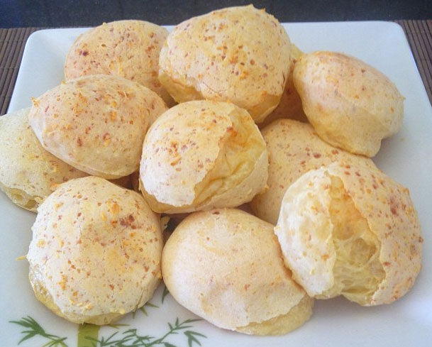 Receita de mini pão de queijo Clarissa, 54,46 calorias por porção - Vitat  Receitas